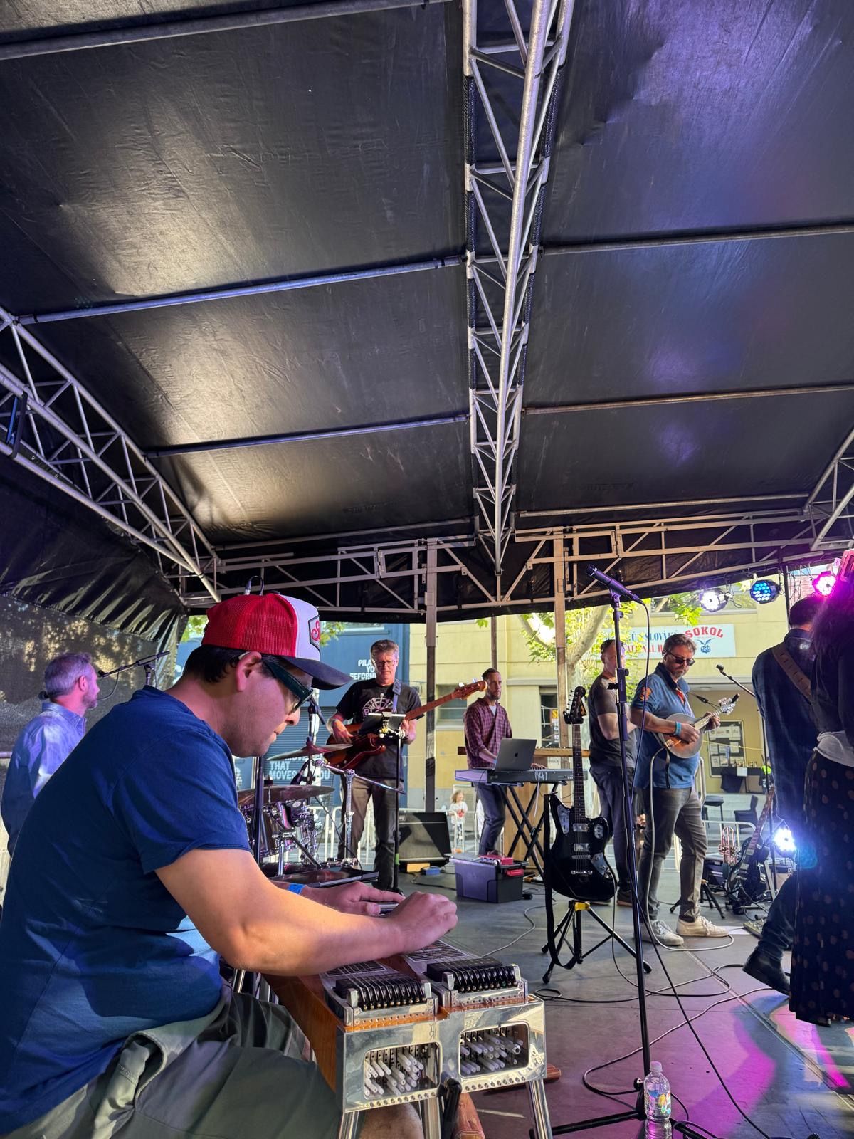 The Black Curtains - Photo 10