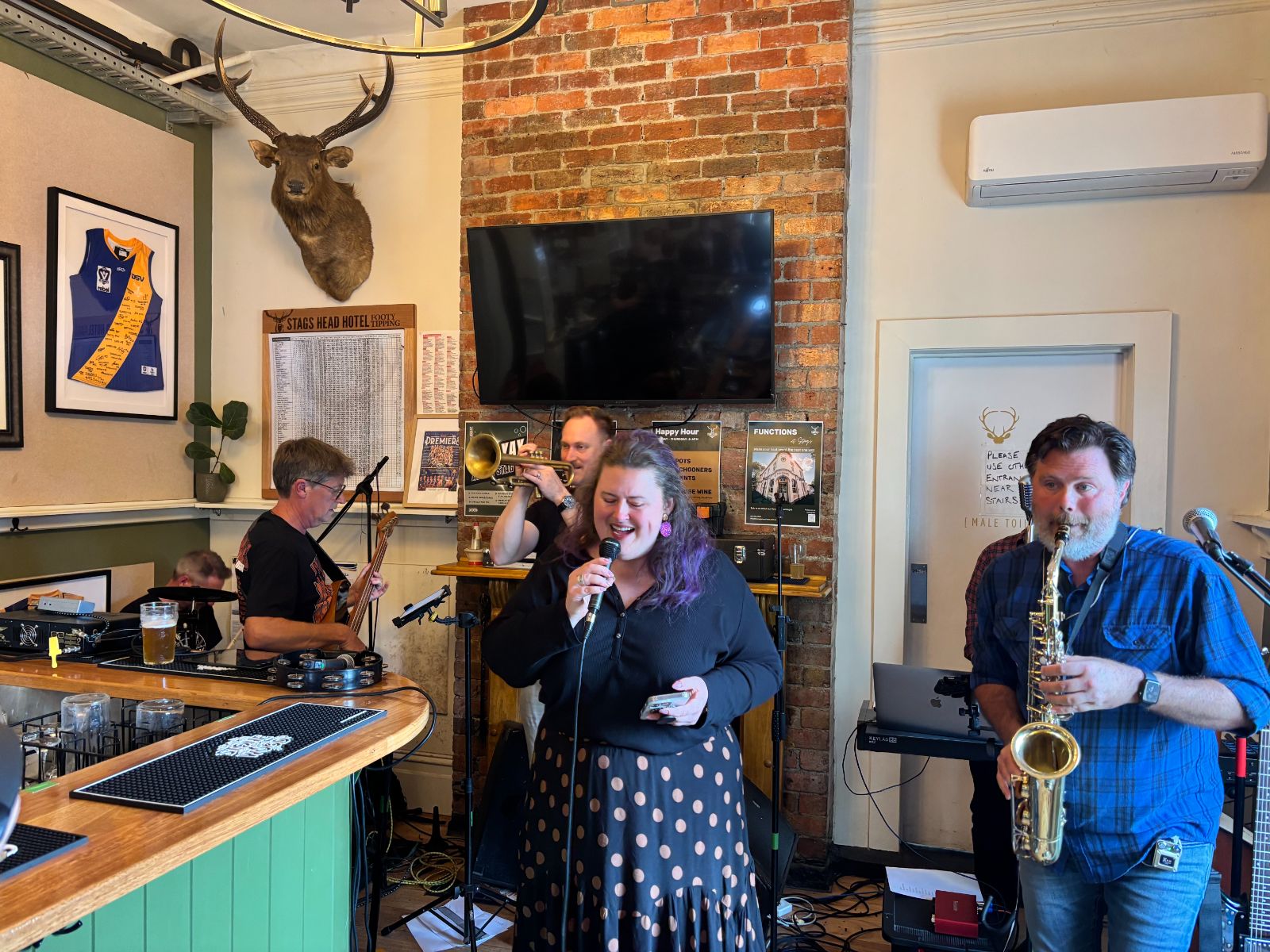 The Black Curtains - Photo 6